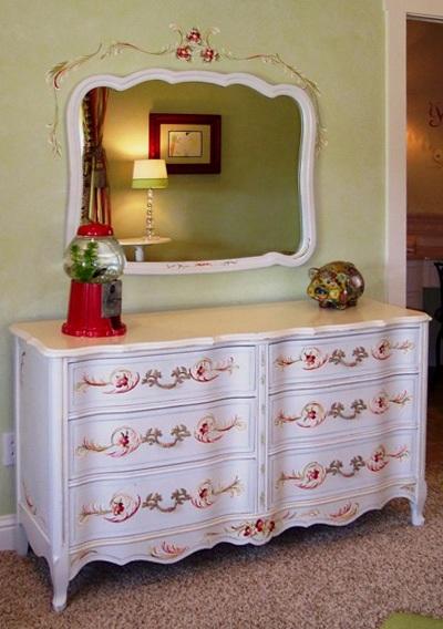 French Bedrooms on French Surpentine Dresser